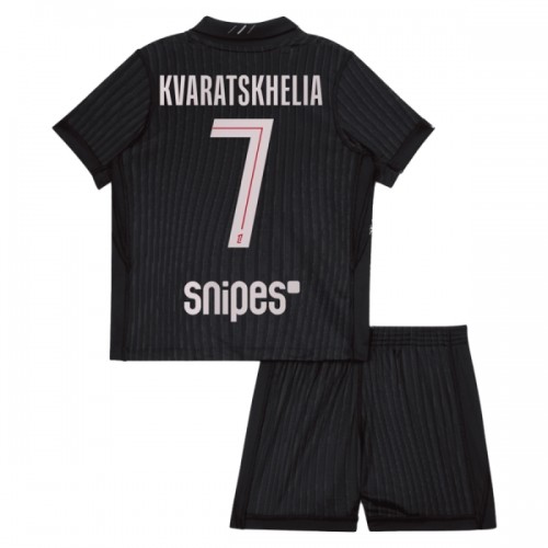 Conjunto Paris Saint-Germain Kvaratskhelia 7 Equipamento 4ª Jordan 2025-26 - Criança Conjunto Paris Saint-Germain Kvaratskhelia 7 Equipamento 4ª Jordan 2025-26 - Criança